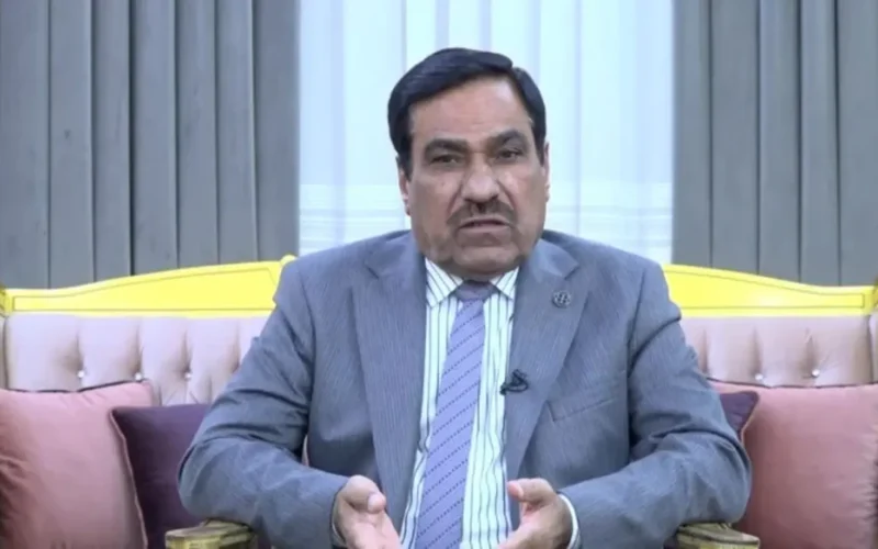 خبير يكشف تداعيات تخفيض الدينار وتأثيره على الاقتصاد النفطي